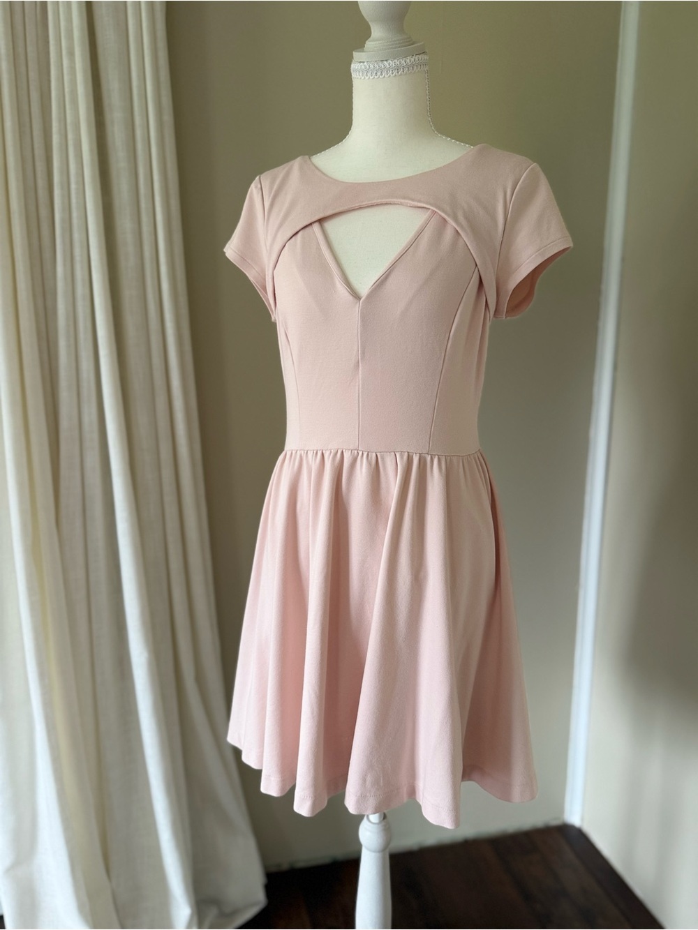 Y2K Guess Blush Pink Fit-and-Flare Dress with Keyhole Detail Size M